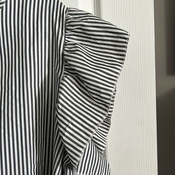 Grey and White striped SHEIN top! - Picture 4 of 4